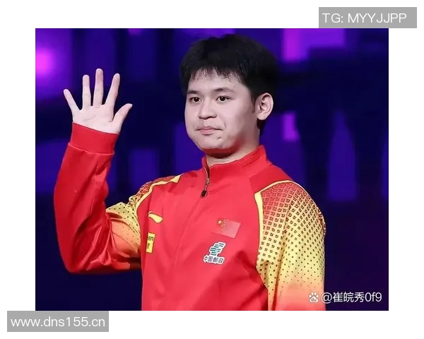 镜头捕捉：VAR赛场小动作引发热议